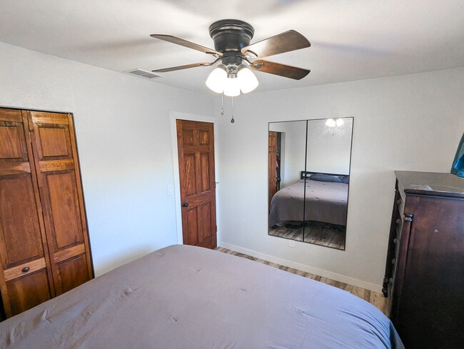 Building Photo - 1015 E Grand Ave