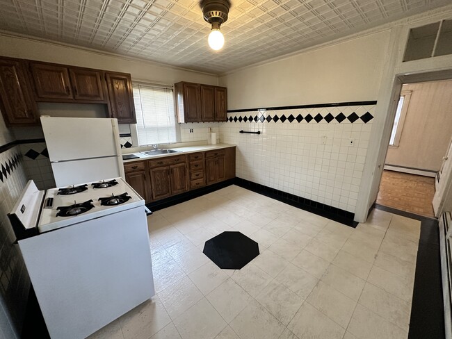 Building Photo - 74 Otis St