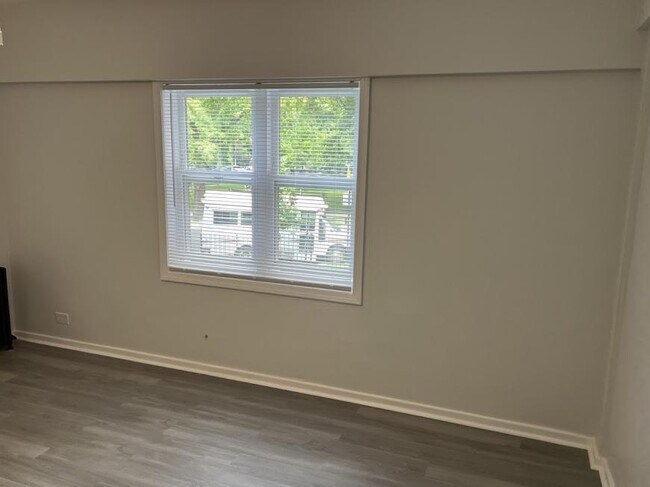 Building Photo - 1 bedroom in Chicago IL 60626