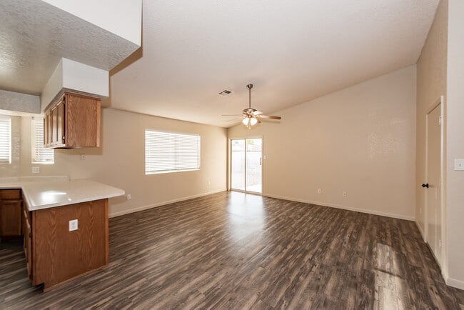 Building Photo - 2866 S 30th Dr
