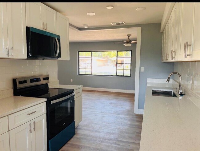 Building Photo - 2214 Ave B SW