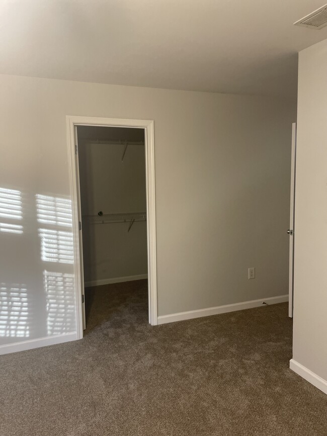 Walking closet - 5719 Singlebriar Ct