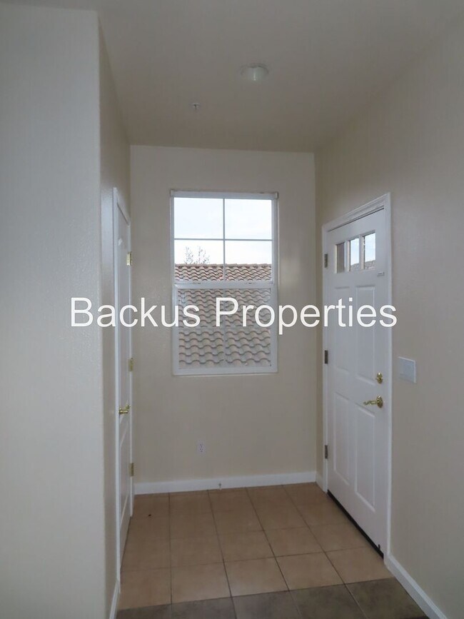 Building Photo - 11 Huerta Ave