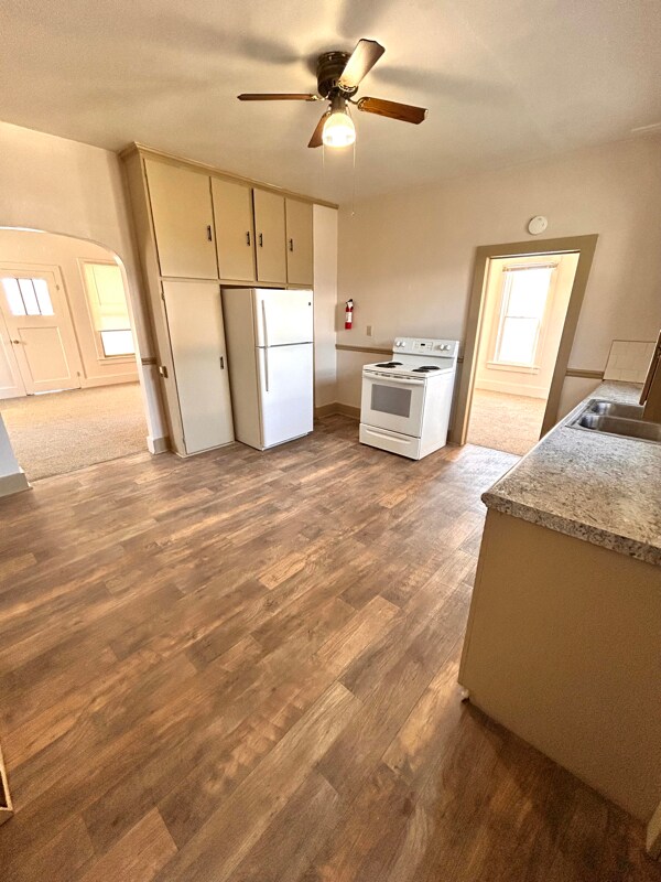 Building Photo - 514 Van Buren St