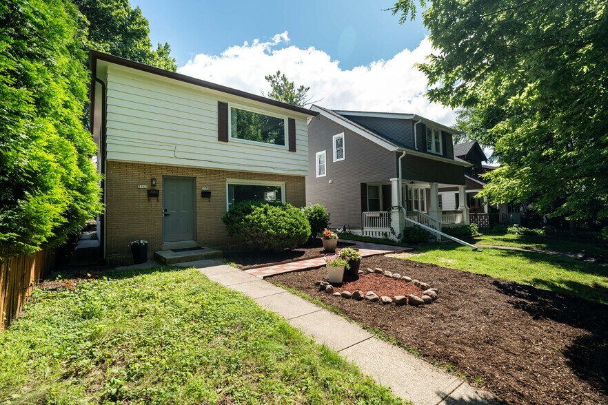 Front 3 - 3558 N Cramer St