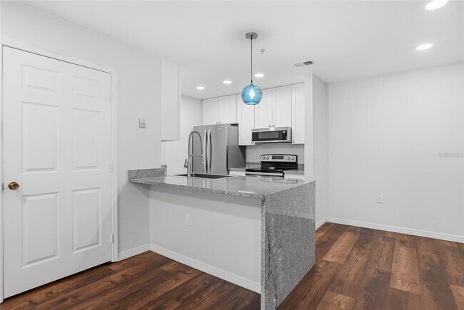 Building Photo - 8809 Manor Loop