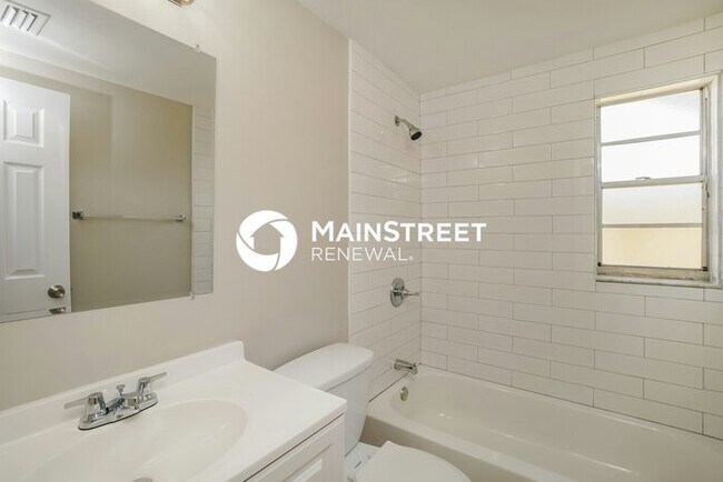 Building Photo - 3 Bedroom Pet-Friendly Home in TAMPA, FL with Main Street Renewal
