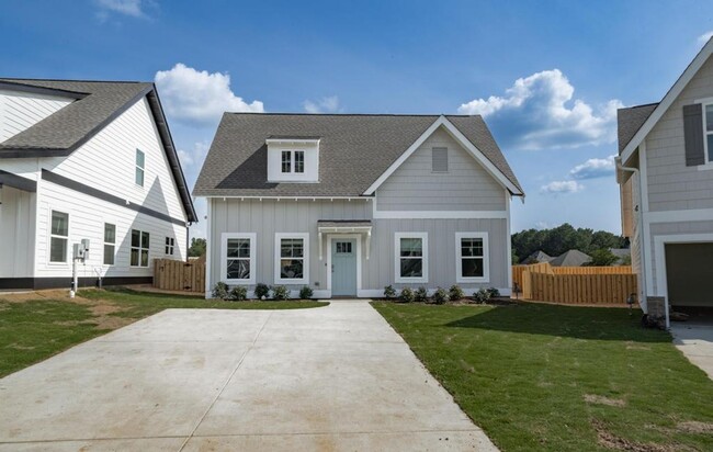 Building Photo - Single Family Home With Spacious Backyard