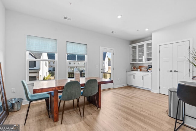 Building Photo - 205 Climbing Ivy Cir