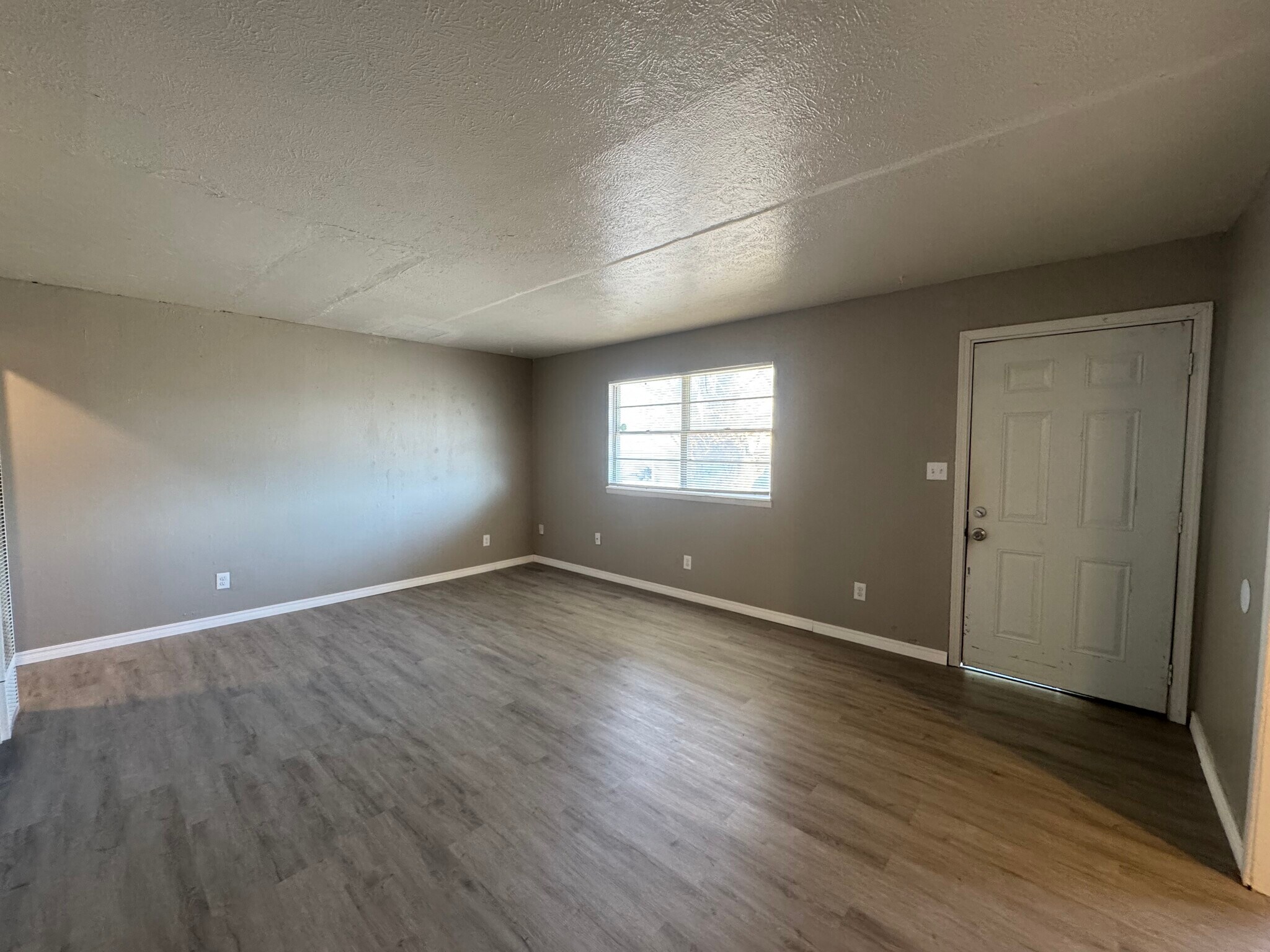 Building Photo - 9111 N Walker Ave