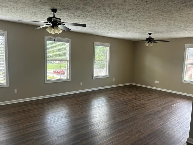 Building Photo - 201 Cherry Way