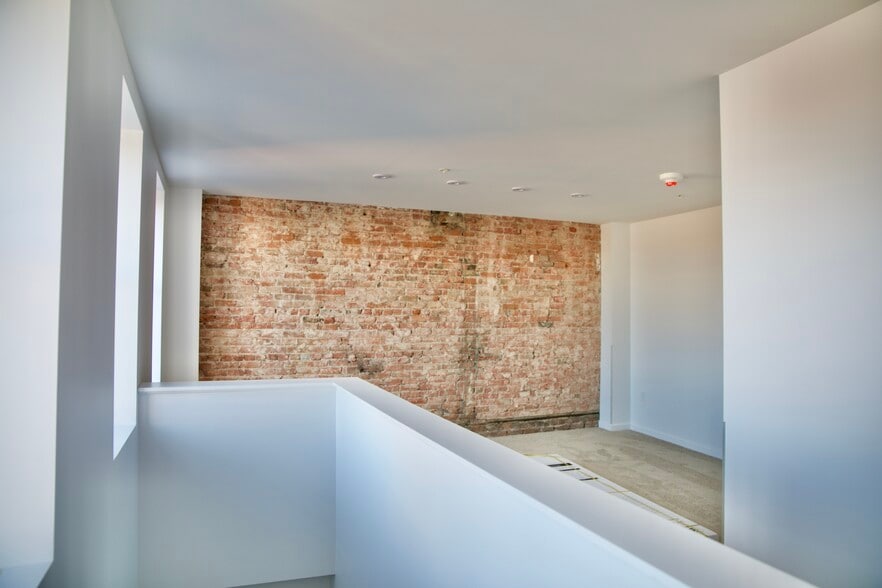 Building Photo - 439 N Salina St