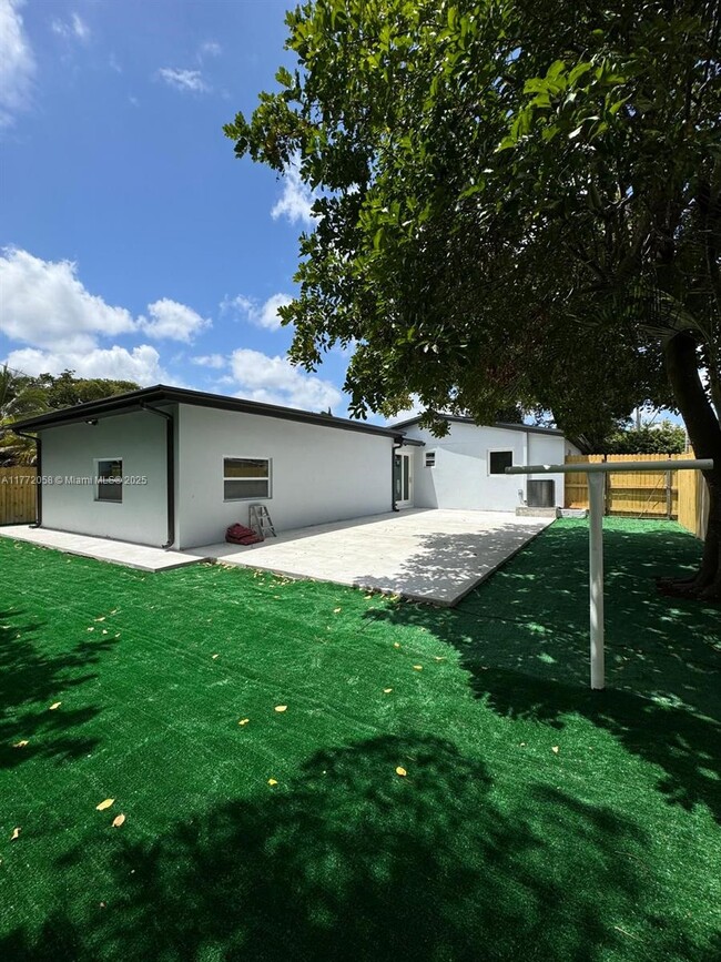 Primary Photo - 4028 SW 49th Ct