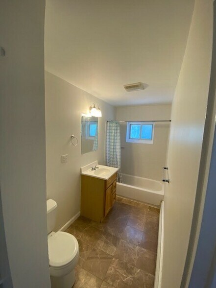 Building Photo - 63 Selkirk Rd