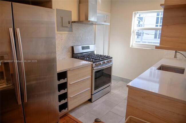 Building Photo - 10078 E Bay Harbor Dr