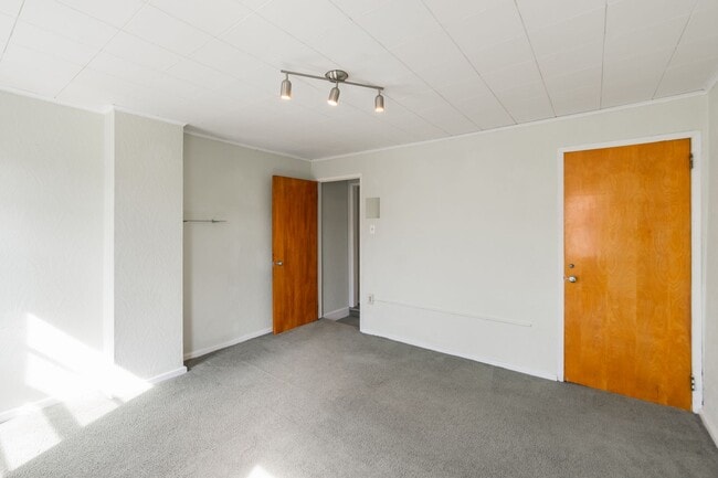 Building Photo - Charming South Philadelphia Home