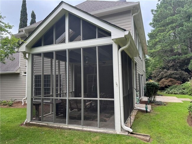 Building Photo - 2046 Beaumont Ln