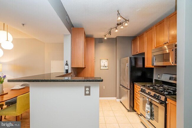 Building Photo - 851 N Glebe Rd