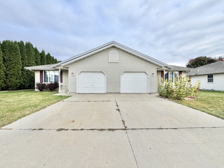 Primary Photo - 1124-1126 Brown Dr