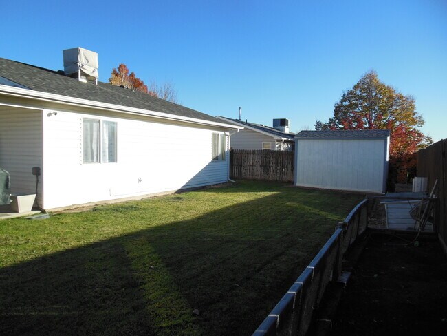 Building Photo - 489-482 Appaloosa Ln