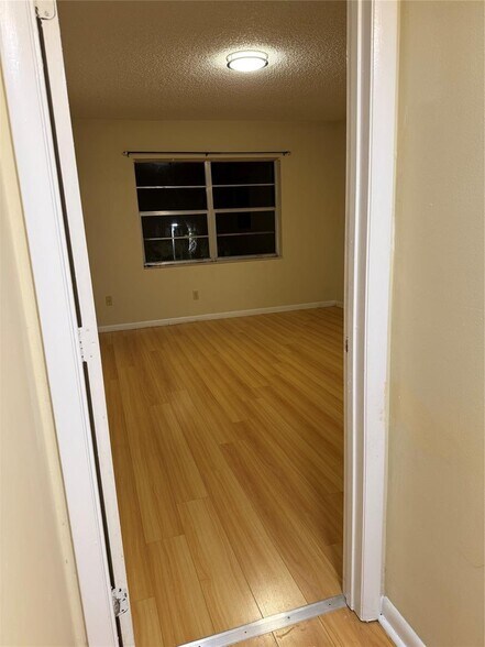 Building Photo - 4273 NW 89th Ave