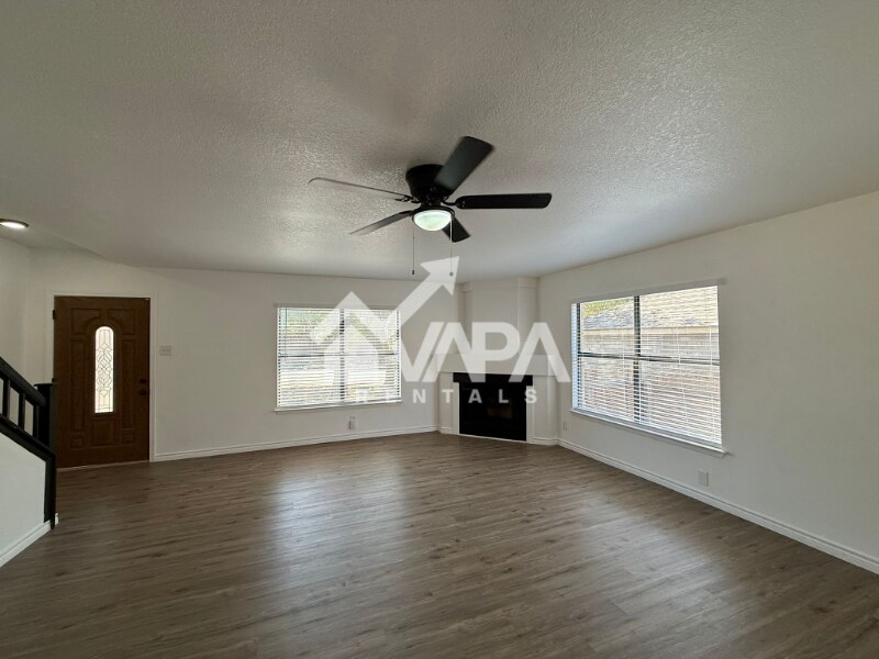 Building Photo - 8259 Sunshine Trail Dr