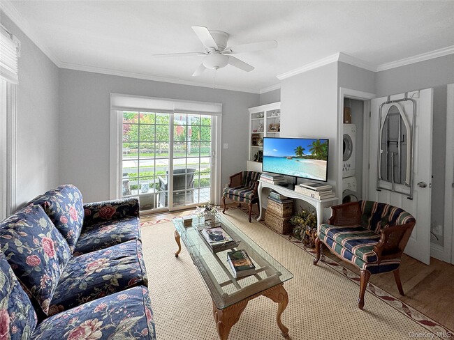 Building Photo - 471 Main St