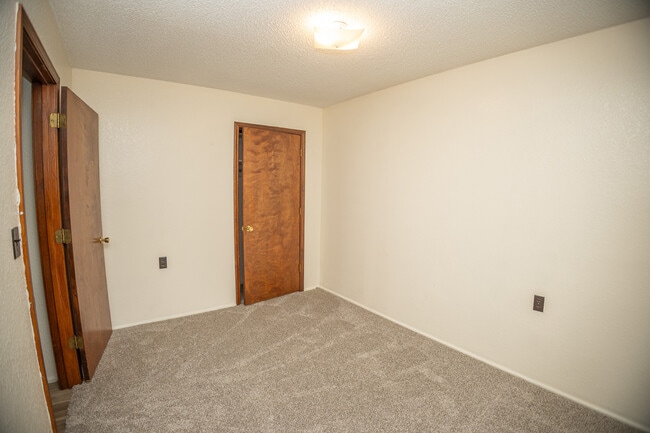 Building Photo - 115 Traci Dr