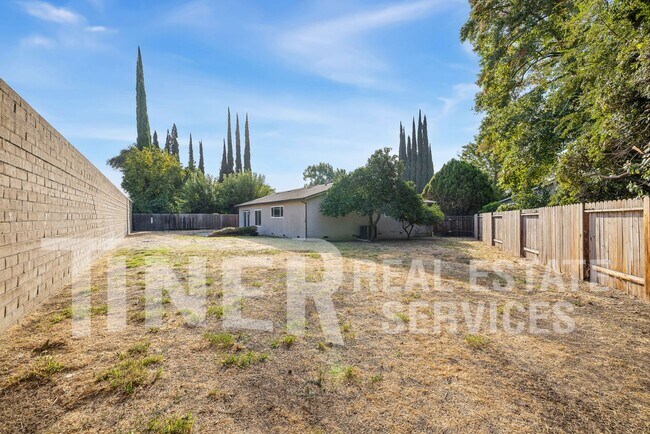 Building Photo - 2800 Sarina Ct