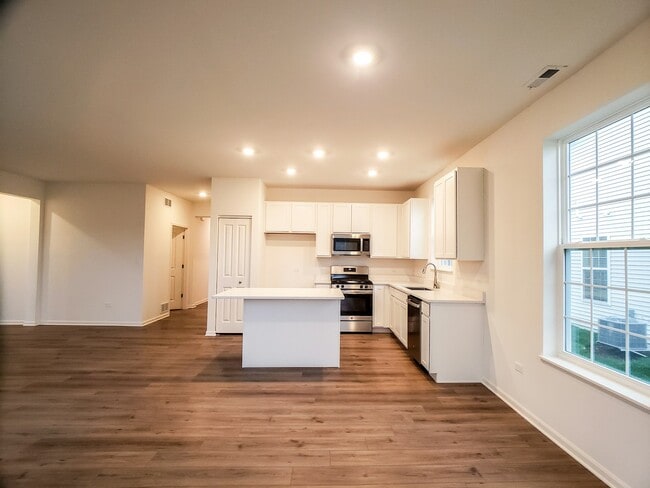 Building Photo - 14347 Clover Ave