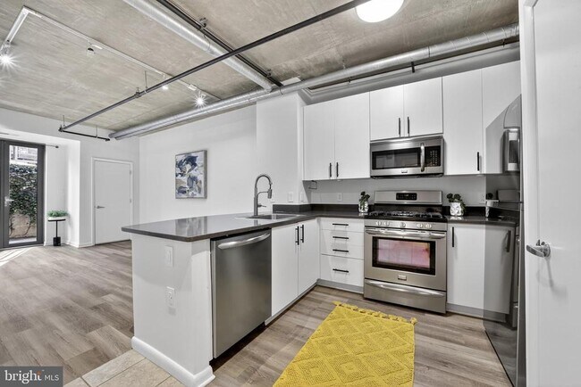 Building Photo - 1300 N St NW