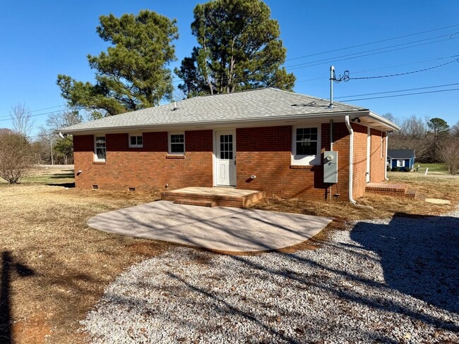 Building Photo - Completely Remodeled Home For Rent!