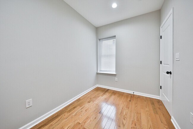 Building Photo - 1812 N Croskey St