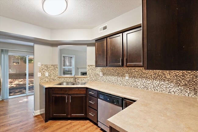 Building Photo - 412 N Village Cir