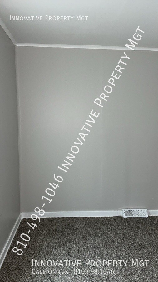 Building Photo - 1012 Farnum Ave