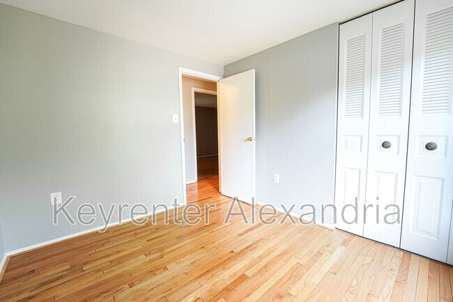Building Photo - 5901 Beech Tree Dr