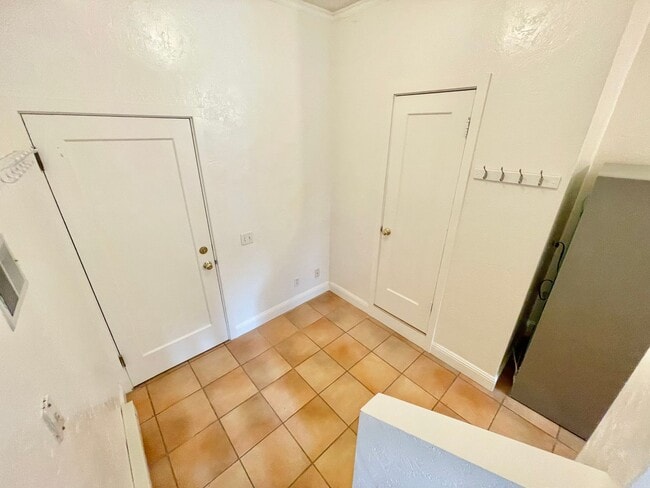Building Photo - Bernal Hts. 2Br/1.5Ba Home w/Fab City View...
