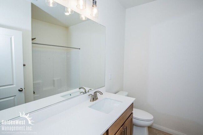 Building Photo - Newly built 3Bdm 2.5Ba Townhome in Summerlin!