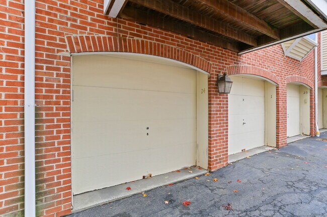 Building Photo - 101 Grove St