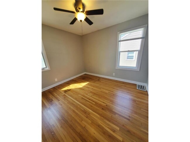 Building Photo - 1408 Lake St NE