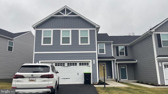 Building Photo - 205 Thicket Dr