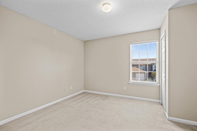 Building Photo - 310 Scrub Jay Dr