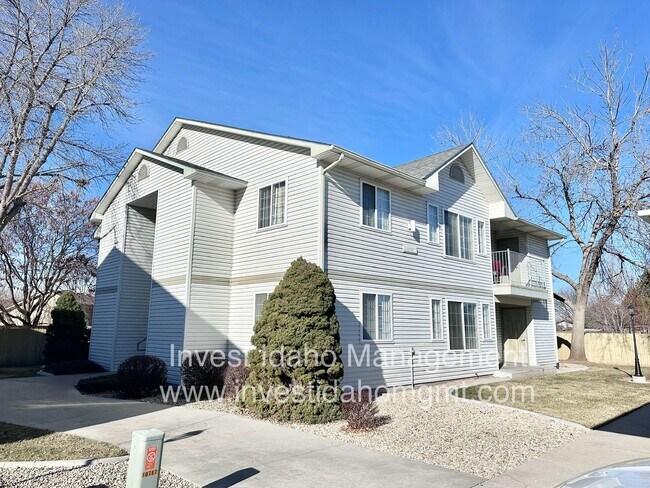 Building Photo - Fully renovated in 2025 2 bedroom, 2 bathroom ground floor apartment available soon.