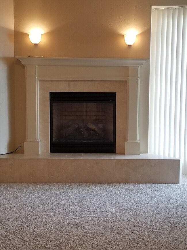 Building Photo - Class and Style! 3 Bed, 2 Bath South Hill ...
