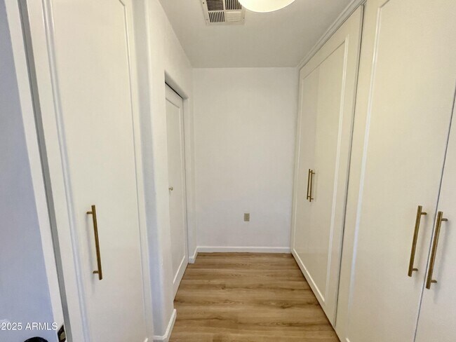 Building Photo - 602 E San Juan Ave