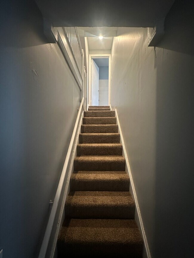 Building Photo - 254 Bowmanville St