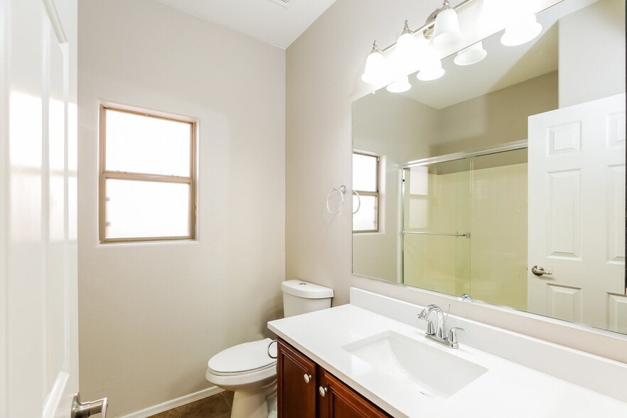 Building Photo - 5305 S 52nd Dr