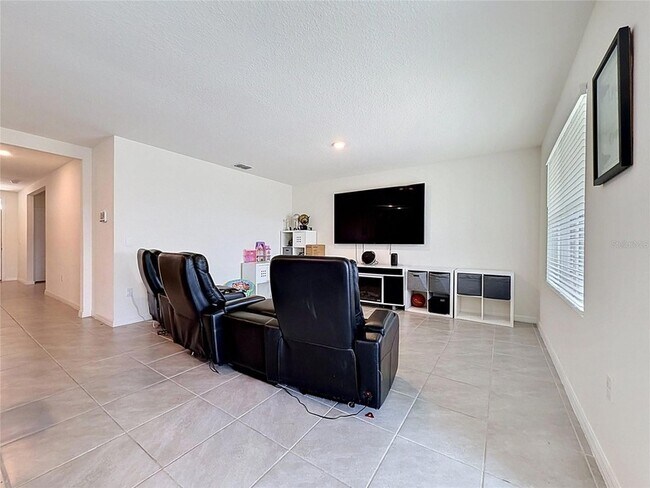 Building Photo - 1880 Basenji Dr