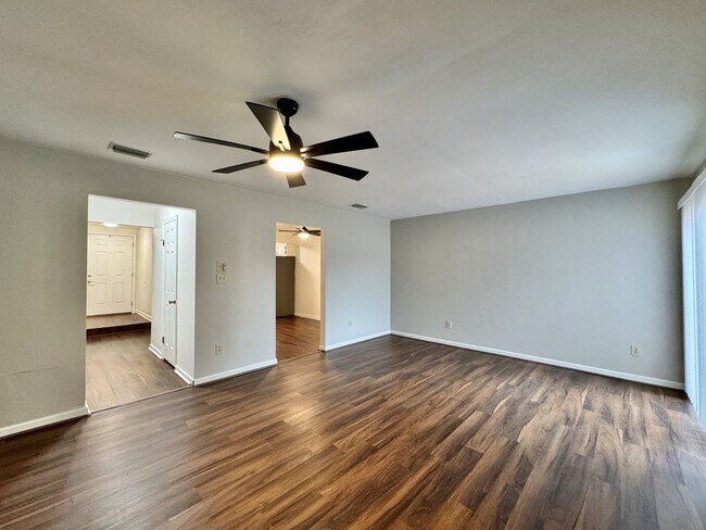 Building Photo - Glenleigh 1st-time Rental! Pet-Friendly, End-Unit Townhome, Cul-De-Sac with HUGE fenced backyard!