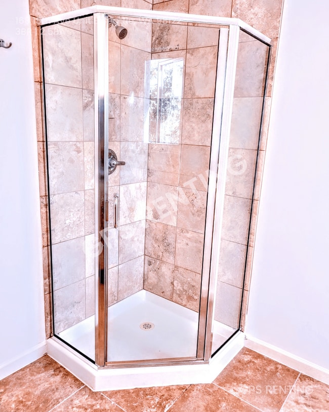 Building Photo - 168 18th Ave